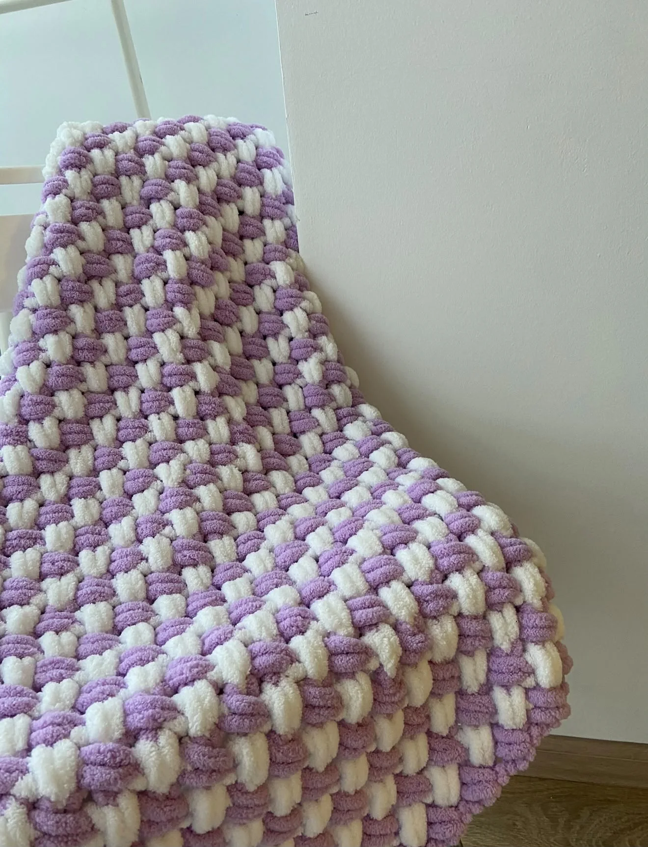 Lilac and cream patterned knitted blanket